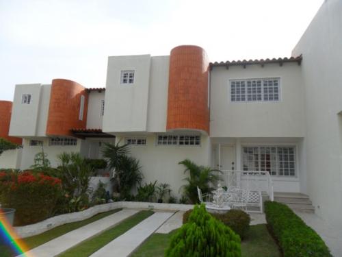 TOWNHOUSE EN VENTA MARACAIBO AVENIDA GOAJIRA OSCAR ROMERO