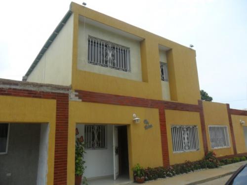 TOWNHOUSE EN VENTA MARACAIBO SECTOR LA FLORESTA OSCAR ROMERO