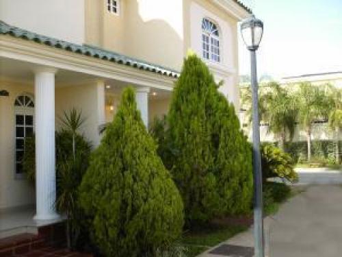 Hermoso y bello Townhouse Fuerzas Armadas Maracaibo.Lg.lynch