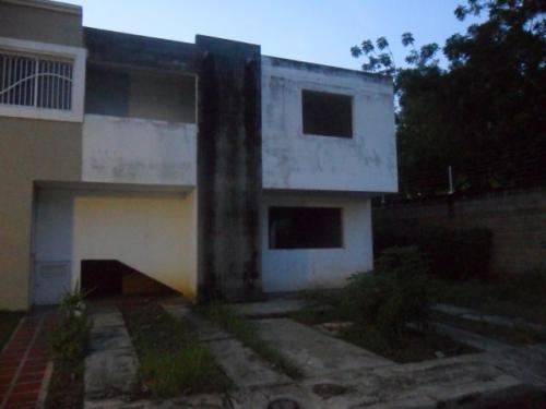 TOWNHOUSE EN VENTA MARACAIBO LA PICOLA OSCAR ROMERO