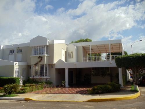 TOWNHOUSE EN VENTA MARACAIBO ZONA NORTE OSCAR ROMERO