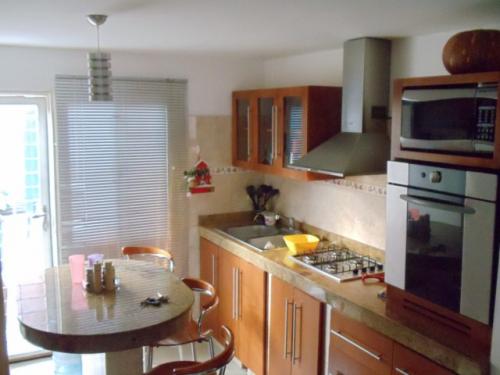 TOWNHOUSE EN VENTA MARACAIBO CAMINOS LA LAGUNITA OSCAR ROMERO