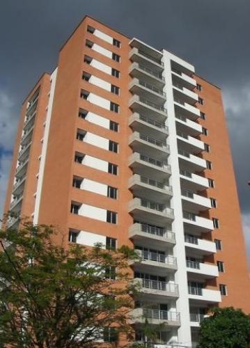 VENTA de bello APARTAMENTO en BARQUISIMETO 12-405