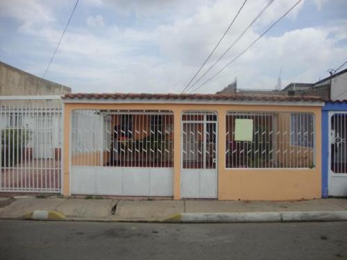 VENTA de acogedora CASA en CABUDARE 12-1635