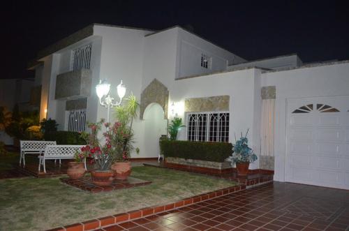 townhouse en venta maracaibo fuerzas armadas Oscar romero