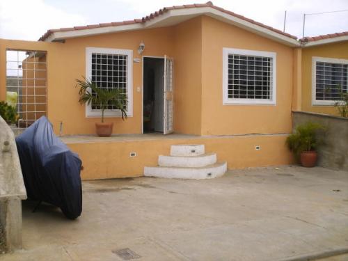 VENTA de bella CASA en BARQUISIMETO, Yucatán 12-2474