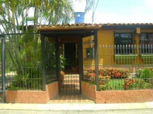 VENTA de bella CASA en CABUDARE, Sta Cecilia 12-2494
