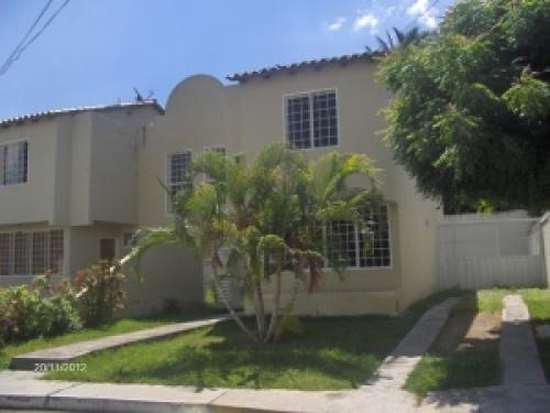 Venta de Cómoda Casa de 2 Plantas en Cabudare 