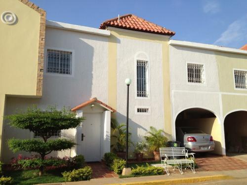 Townhouse  en venta Maracaibo Ciudad de la Faria Remaxmillenium