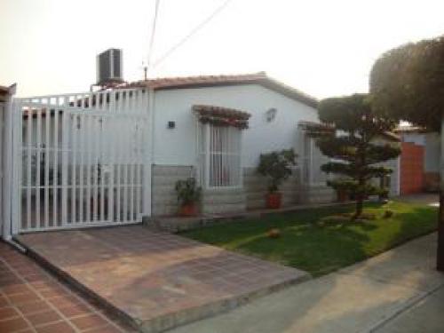 Venta de Excelente CASA en Cabudare en Conjunto cerrado 