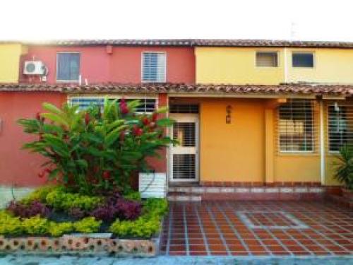 Venta de Amplia Casa tipo Townhouse en Cabudare 