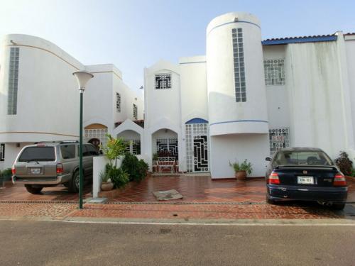 Townhouse en venta Maracaibo sector Canchancha Remaxmillenium