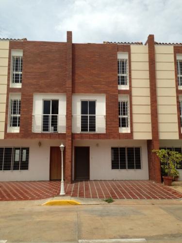 townhouse en venta Maracaibo fuerzas armadas remax millenium