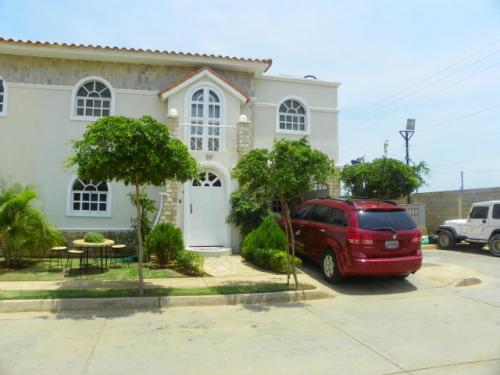 TOWNHOUSE en Milagro Norte en Maracaibo MSL 13-6929
