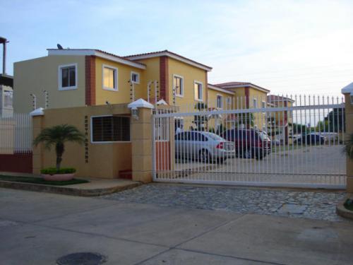 TOWNHOUSE en Lago Mar Beach en Maracaibo MLS13-6505