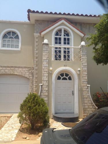 TownHouse Av Milagro Norte