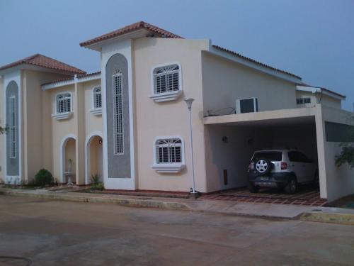 TownHouse Av Milagro Norte