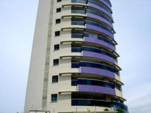  13-4477 Apartamento en venta en Maracaibo.