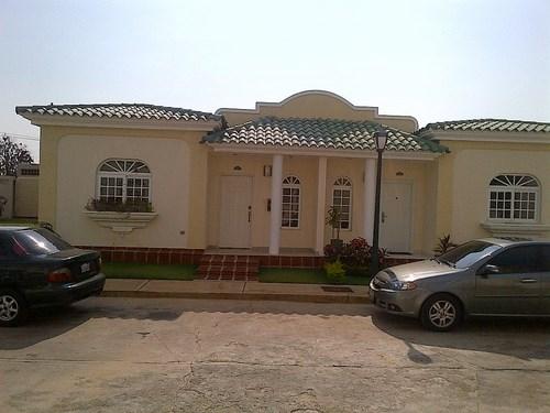 Townhouse Fuerzas Armadas 