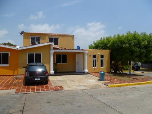 Cod.14-9159. Townhouse en Venta en Maracaibo. Urb. Amparo. 