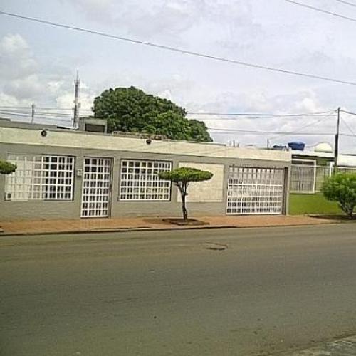 Casa con Terreno Urb. La Floresta 