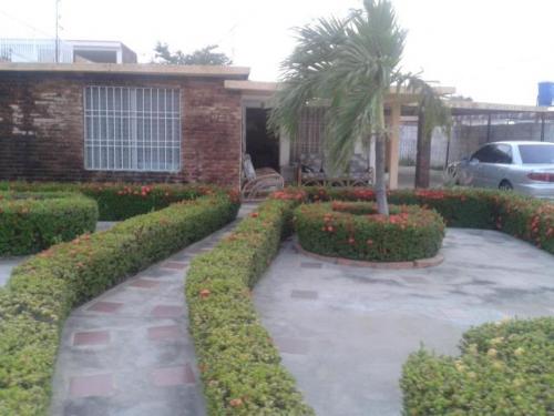 casa en venta La Rotaria Maracaibo MLS 14-2654