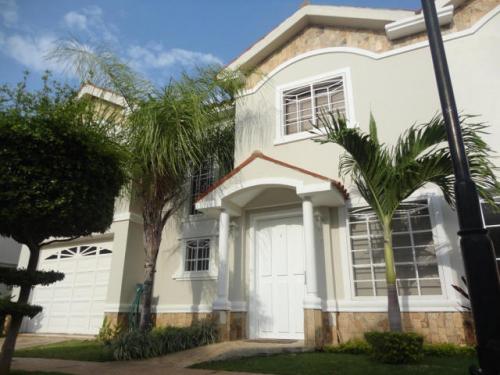 townhouse en venta canchancha maracaibo MLS 14-6155