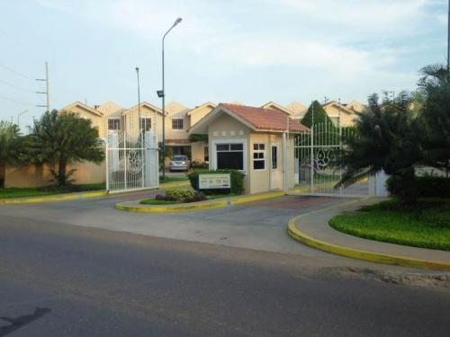 Cód.14-8369. Casa en Venta en Maracaibo. Zona Norte  