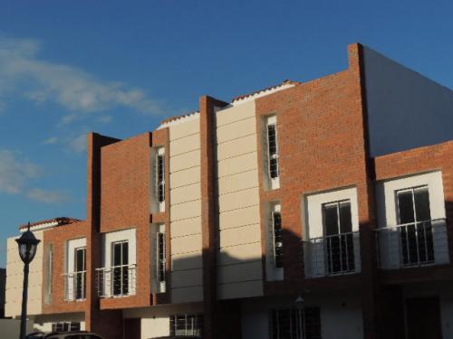townhouse en venta fuerzas armadas maracaibo mls 14-10829