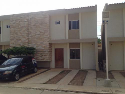 TownHouse en Isla Dorada