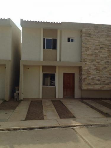 TownHouse en Gris Sector Isla Dorada 