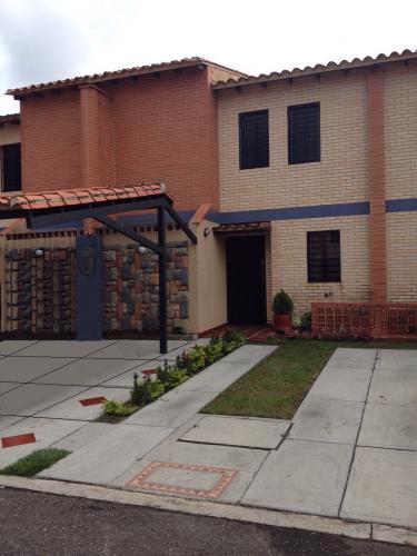 Espectacular Town House en Naguanagua detras del Dist. 105 M2