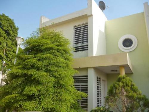 Casa estilo townhouse 4 habitaciones. Zona Norte. Maracaibo