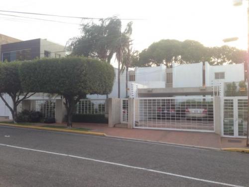 Cód.14-9524. Casa en Venta en Maracaibo. Urb. Creole 