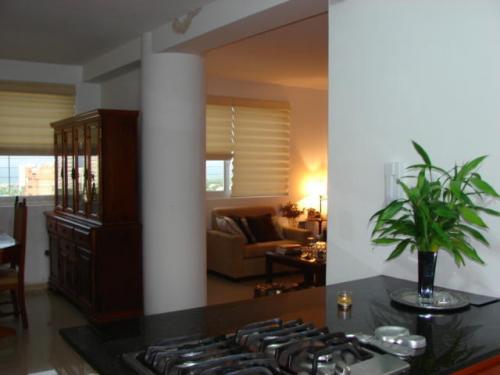 Cod.14-9474. Apartamento en Venta en Maracaibo. Urb. Valle Frio 