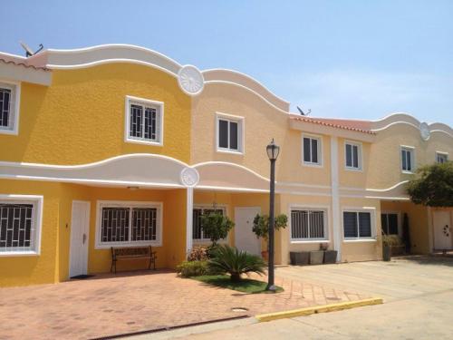 TownHouse Sector Monte Bello 
