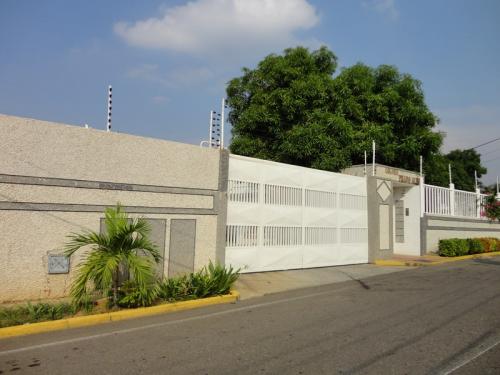 Casa en Villa Cerrada en La Limpia