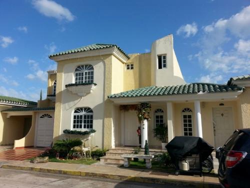 Casa en Lago Country I