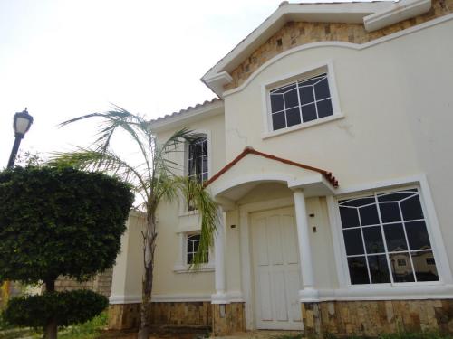 Townhouse en venta Fuerzas Armadas Maracaibo MLS 14-12902