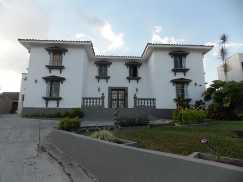 Venta de Bellisima Casa en Guataparo Country Club Código 14-1012