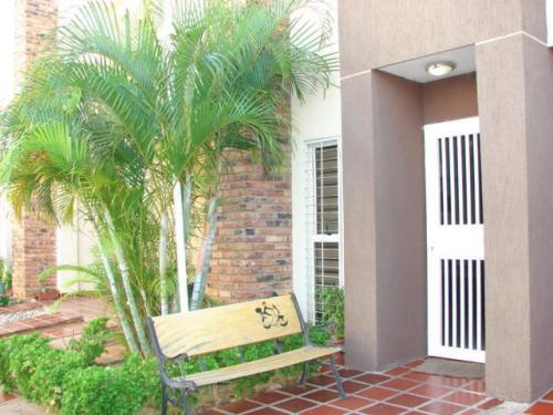 townhouse en venta monte bello maracaibo mls 14-11546