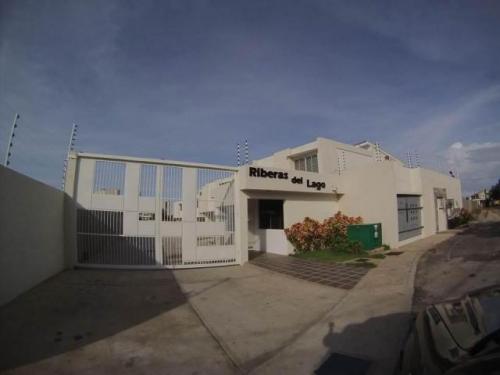 townhouse en venta lago mar beach maracaibo mls 14-12564