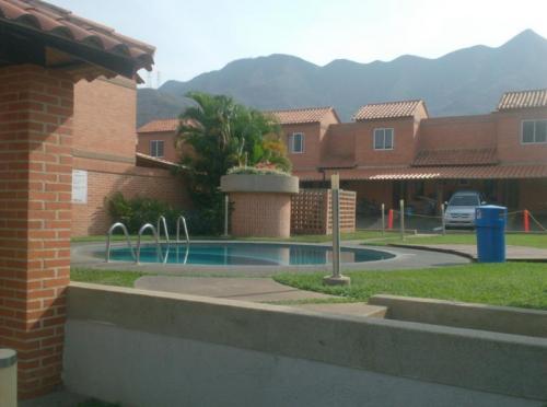 Venta de Townhouse en Piedra Pintada Mañongo Código 15-996 ybra