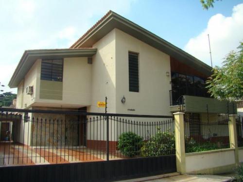 Venta de Casa en El Trigal Centro Valencia  Código 15-769 ybra