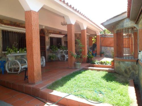 Venta Casa en Los Guayabitos Naguanagua  Código 15-3102  ybra
