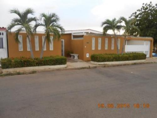 Quinta en Urb.Rosal Sur inmejorable ubicación y seguridad con calle cerrada 