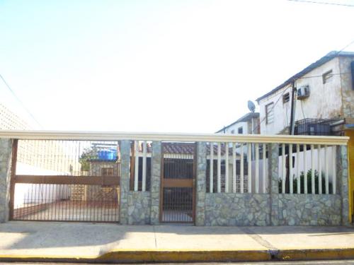 15-2788 CASA COMERCIAL EN VENTA EN MARACAIBO, DELICIAS NORTE