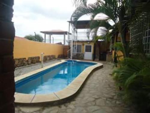 vendo casa multiple con piscina en margarita