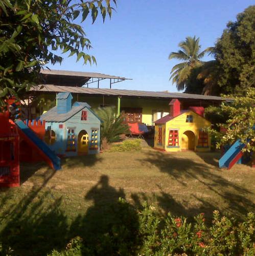 Por motivo de viaje Vendo fabulosa casa amoblada con piscina galpon y terreno 