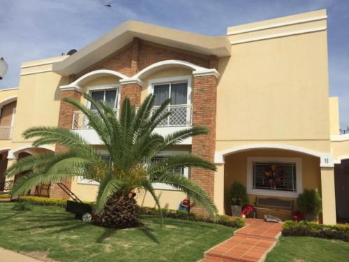 TOWN HOUSE EN VENTA EN MARACAIBO, CANTACLARO 15-15618 